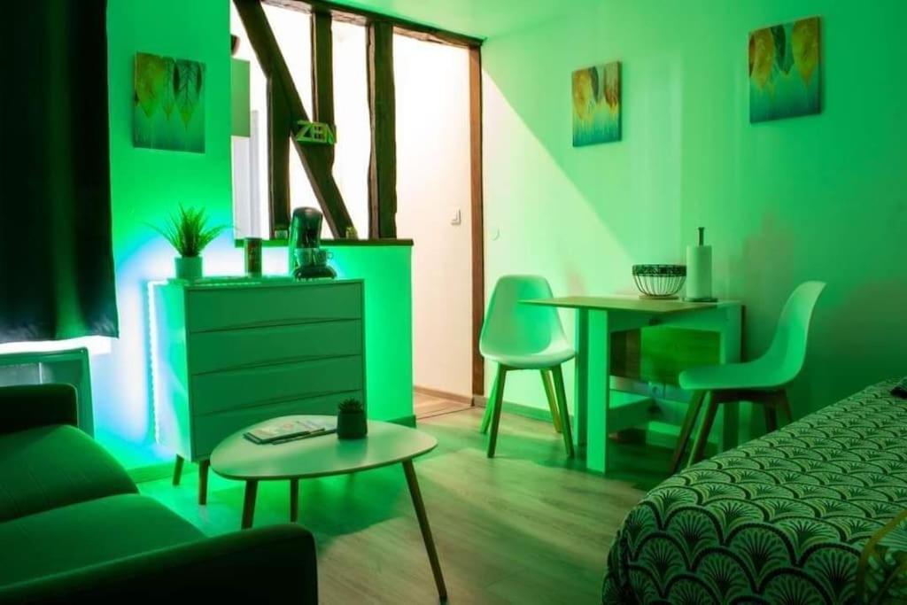 Studio Charmant Confortable Tv Centre Ville Louviers Luaran gambar
