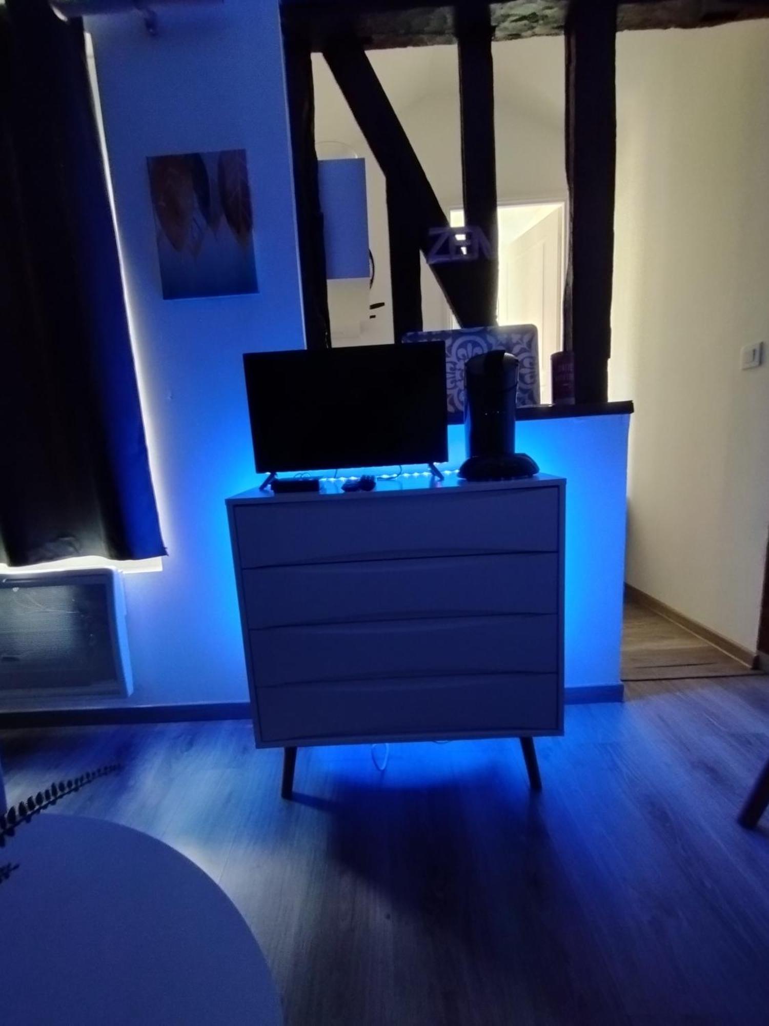 Studio Charmant Confortable Tv Centre Ville Louviers Luaran gambar